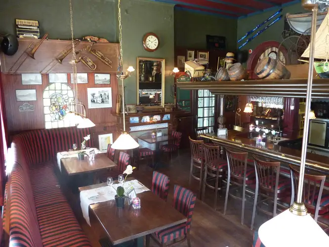 Uncle Henry's Pub