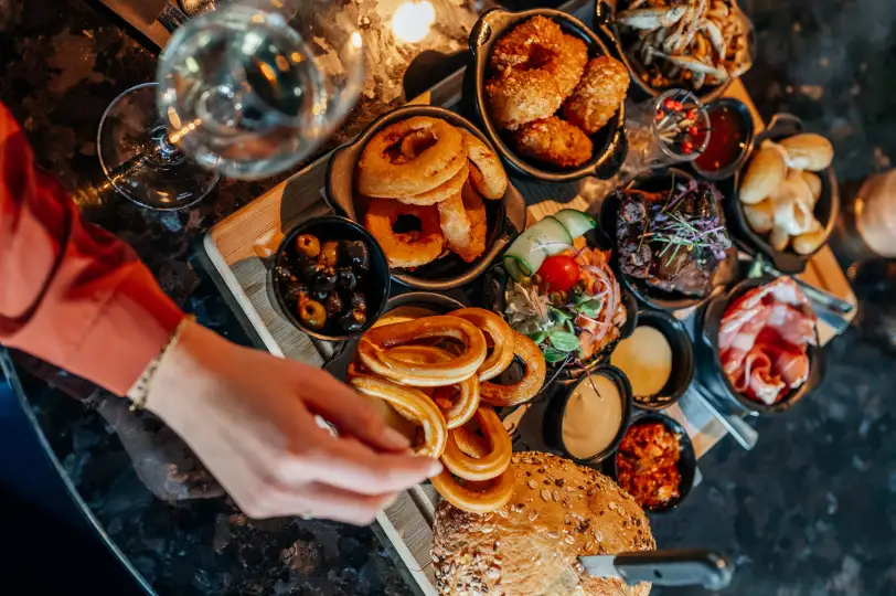 Grachthof Giethoorn | Restaurant & Bootverhuur